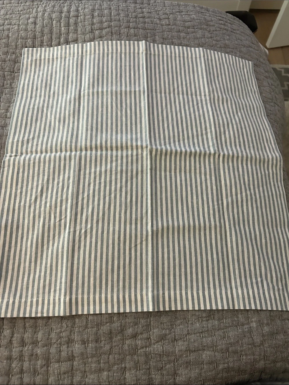 Pottery Barn Teal and Cream Wheaton striped Table Runner and 4 cloth napkins set